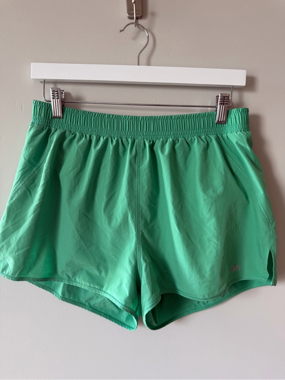alo yoga Stride Shorts Lettuce Green Size M